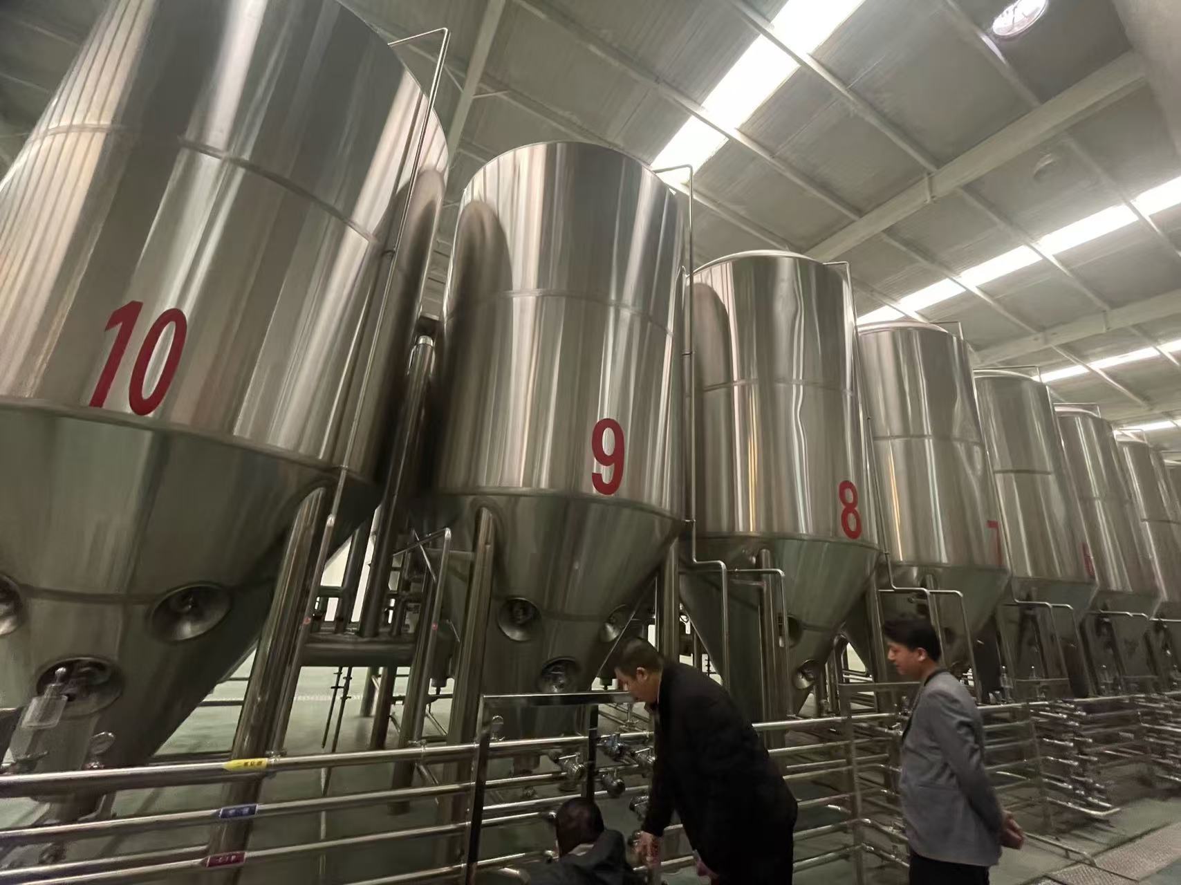 桦甸精酿啤酒设备厂—平面布置、设备设计、制造、调试、培训等一条龙服务